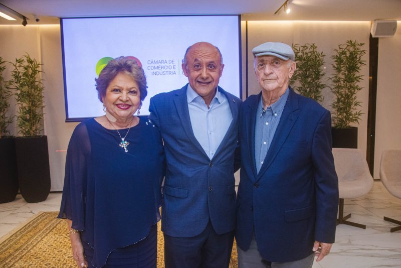 O Mundo Corporativo e Cooperativo nas Organizações - Yunare Marinho promove sessão de autógrafos do seu 3º livro na FIEC