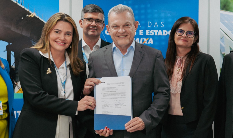 Sarto assina contrato de R$ 250 milhões para obras de infraestrutura, saúde e esporte em Fortaleza