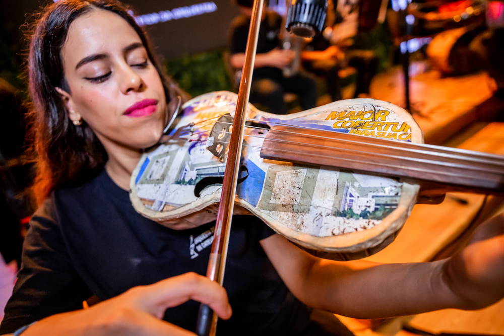 Orquestra De Instrumentos Reciclados De Cateura (13)