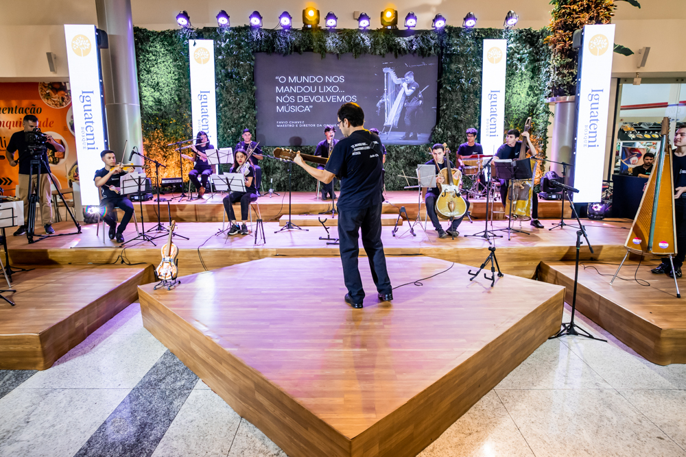 Orquestra De Instrumentos Reciclados De Cateura (16)
