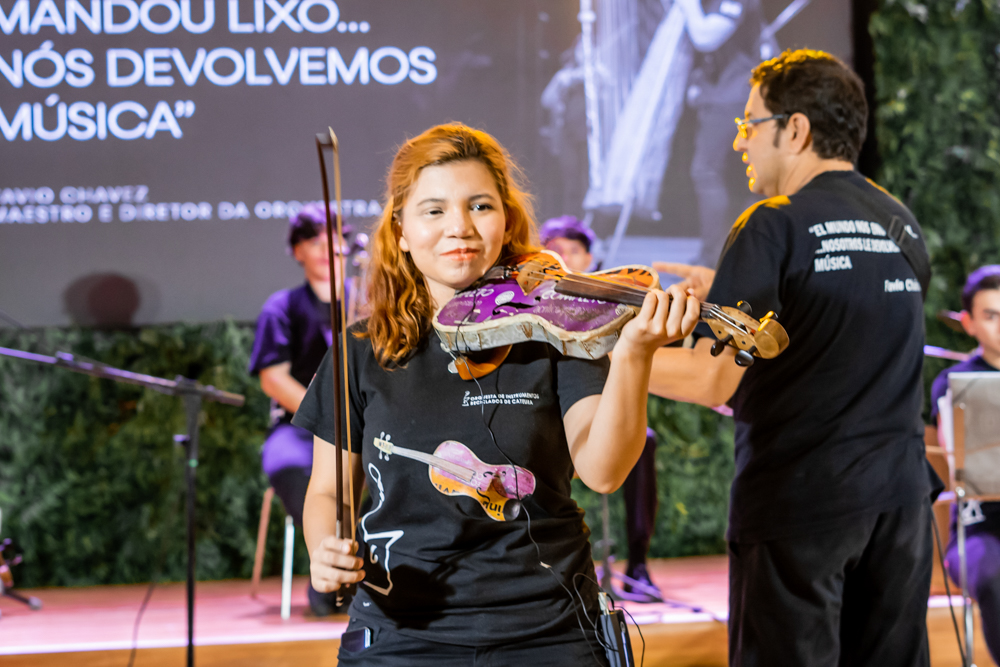 Orquestra De Instrumentos Reciclados De Cateura (20)