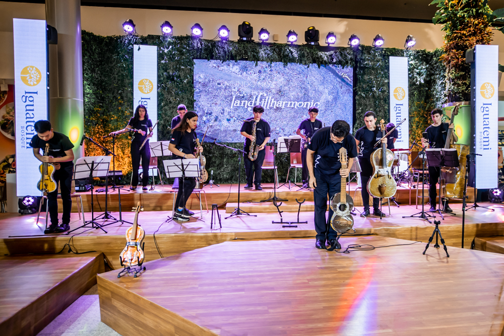 Orquestra De Instrumentos Reciclados De Cateura (23)