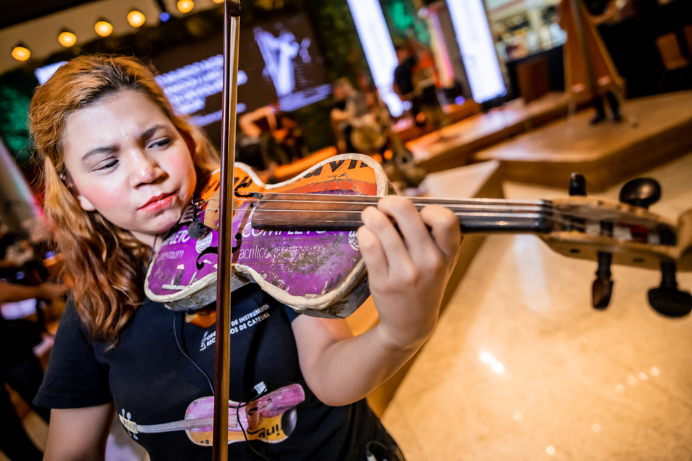 Orquestra De Instrumentos Reciclados De Cateura (6)