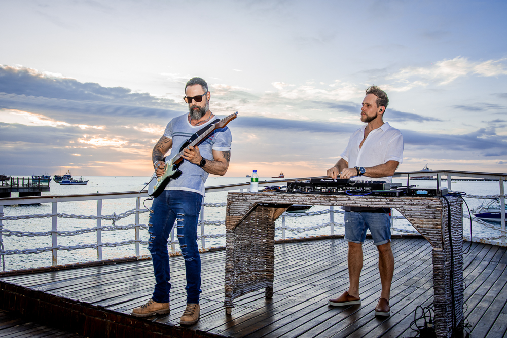 Pilho E Thiago Camargo (1)