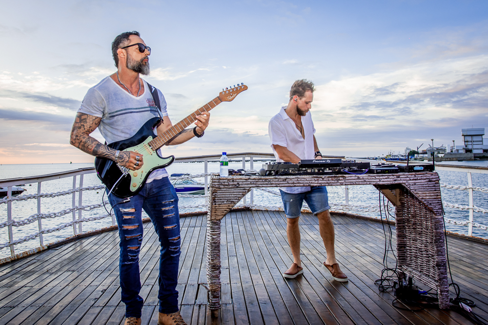 Pilho E Thiago Camargo (2)