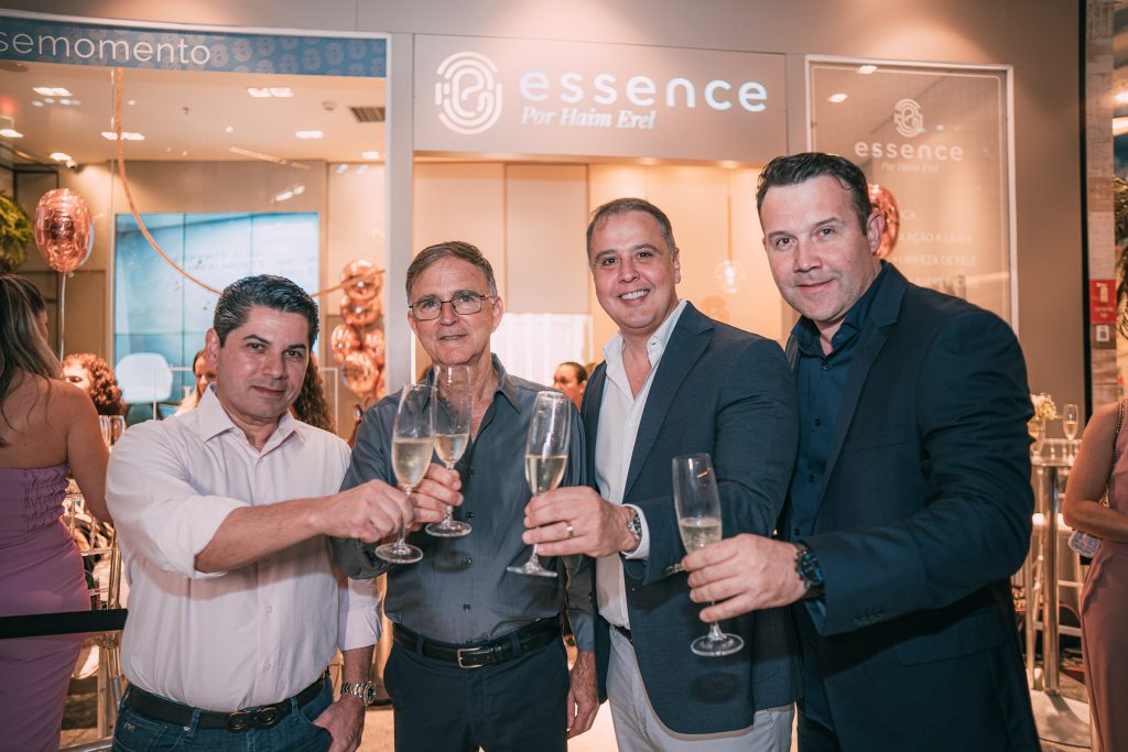 
				Pompeu Vasconcelos, Haim Erel, Fabrício Martins e Daniel Arruda 
				