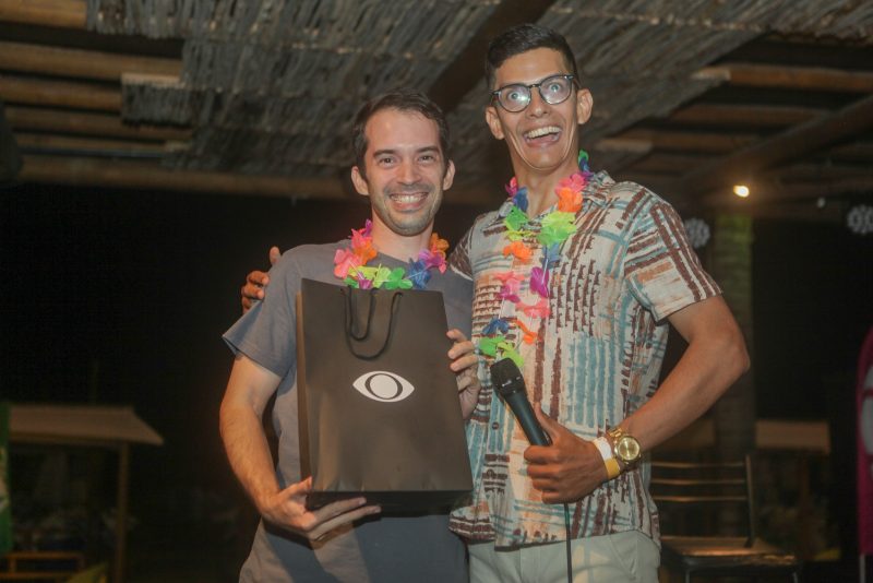 Party - Em homenagem aos seus parceiros, TV Band Ceará promove um divertido luau no Seu Domingo Beach Club