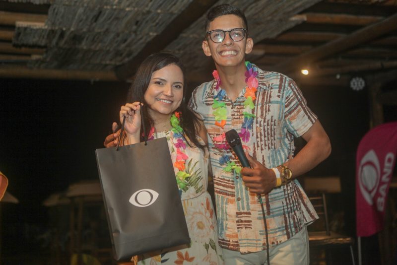 Party - Em homenagem aos seus parceiros, TV Band Ceará promove um divertido luau no Seu Domingo Beach Club