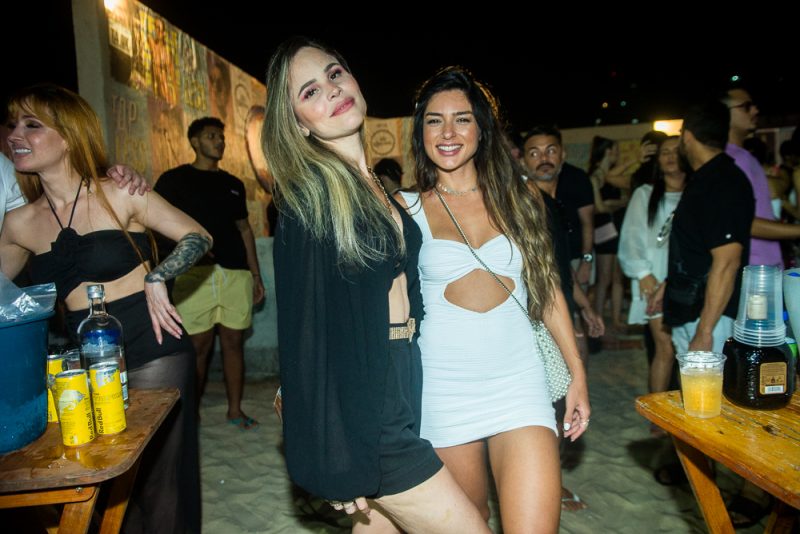 House e funk na praia - Dennis DJ e Cat Dealers agitam uma turma de festeiros com show eletrizante na Topless Beach Party