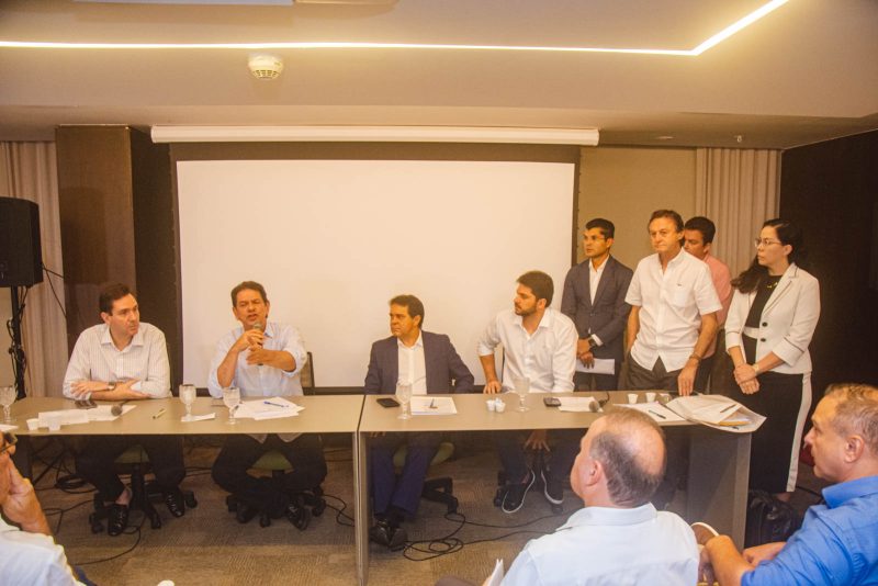 Turbulência no PDT - Cid Gomes participa de reunião com pedetistas aliados no Bs Design