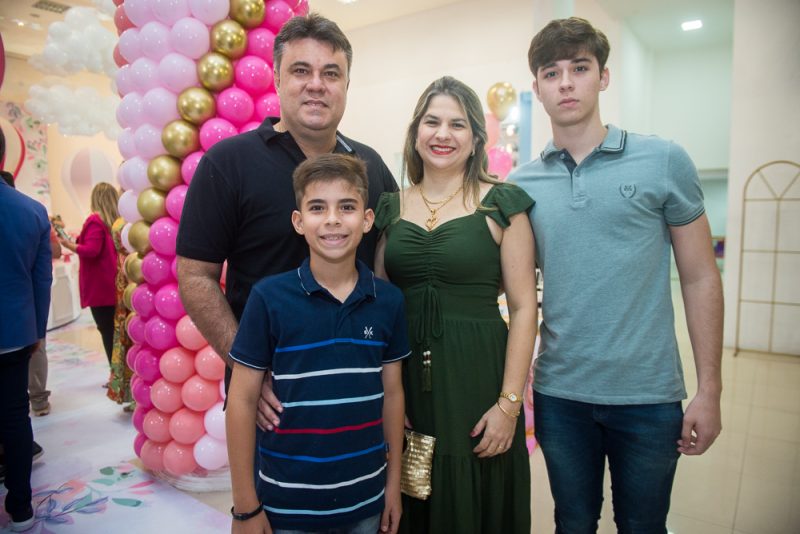 Mundo mágico - Liliane e Alexandre Meira celebram o 10º aniversário da herdeira Ana Letícia