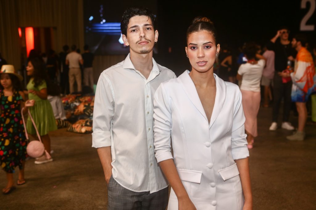 Rodrigo Sousa E Gabriela Estevan