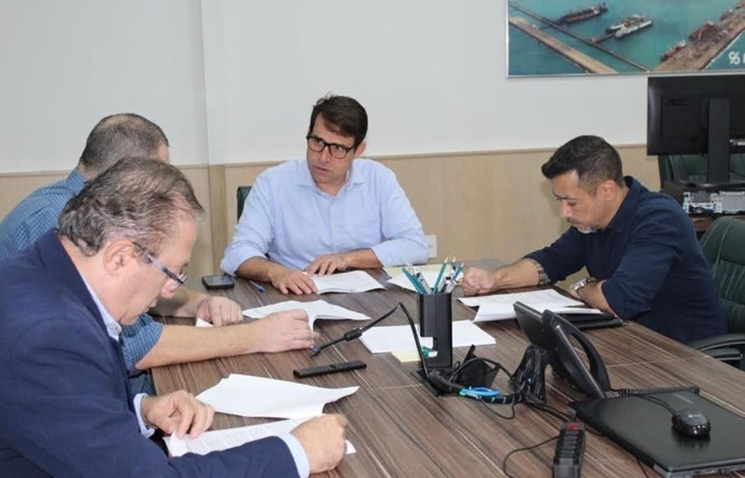 Governo do Ceará firma termo de compromisso com a Paquetá Calçados para evitar fechamento de fábricas