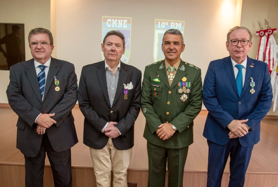 Ricardo Cavalcante recebe a Medalha da Ordem do Mérito Militar do Exército