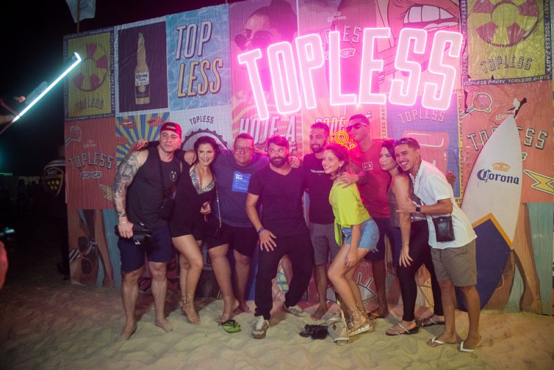 House e funk na praia - Dennis DJ e Cat Dealers agitam uma turma de festeiros com show eletrizante na Topless Beach Party