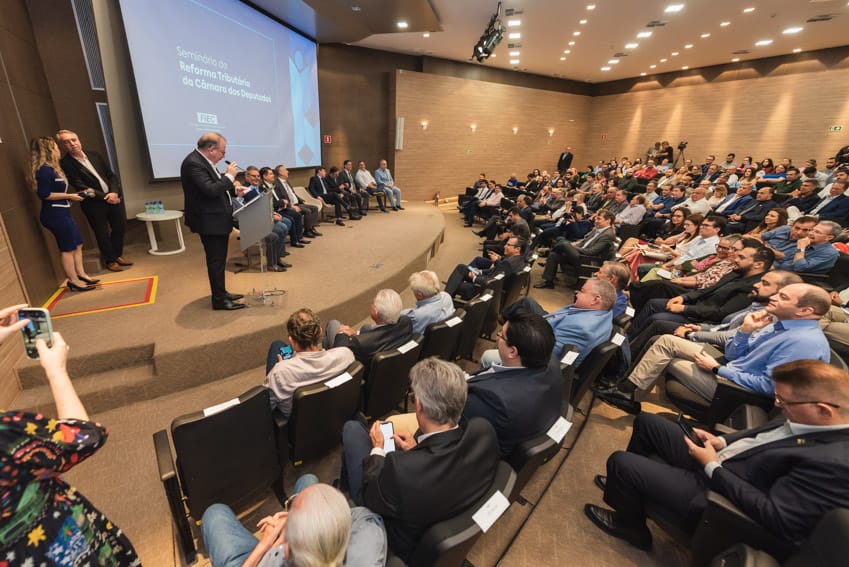 Com presença de parlamentares federais, Fiec promove seminário para debater a Reforma Tributária