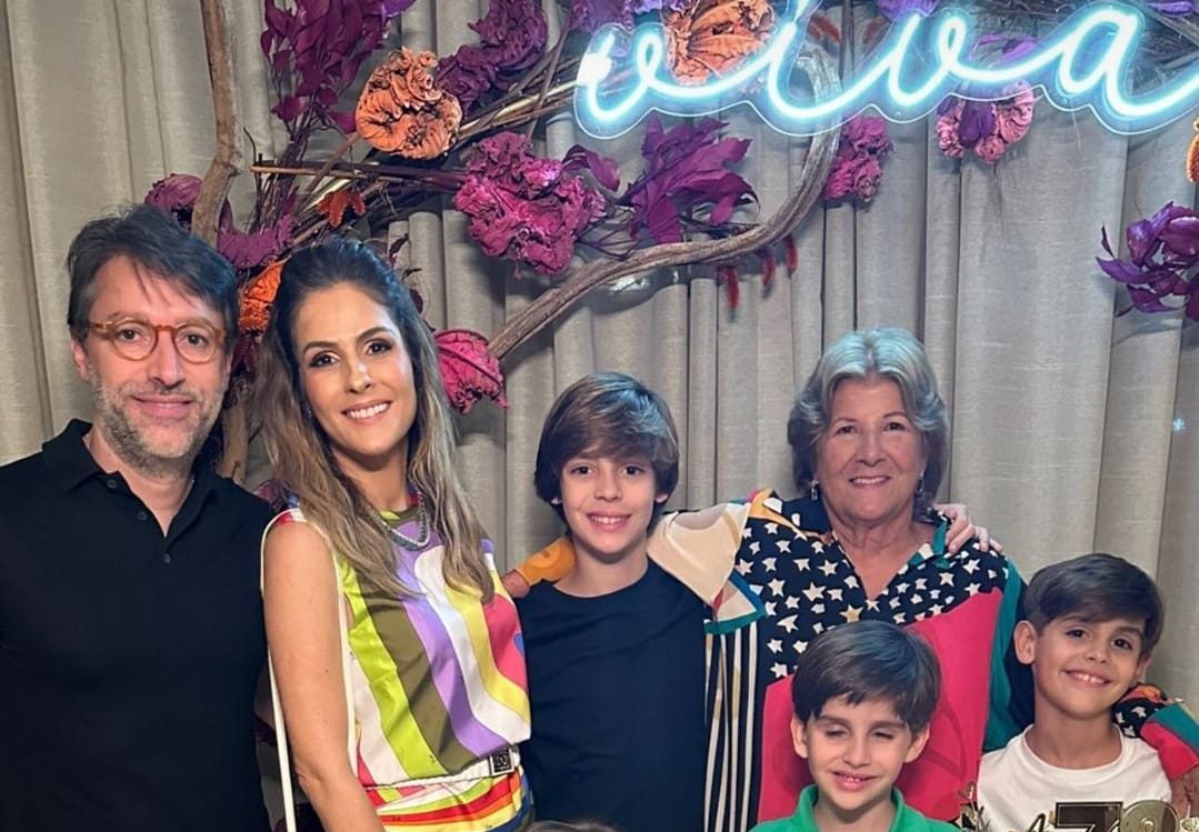 Ana Lúcia Mota celebra seus 78 anos ao lado da família em clima de total alegria