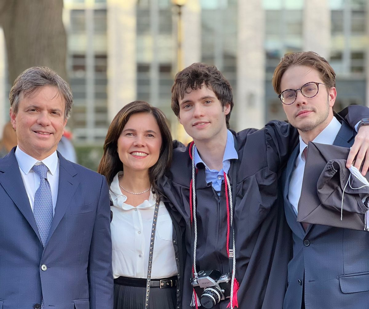 Herdeiro de André e Gyna Machado, André Filho cola grau em Boston