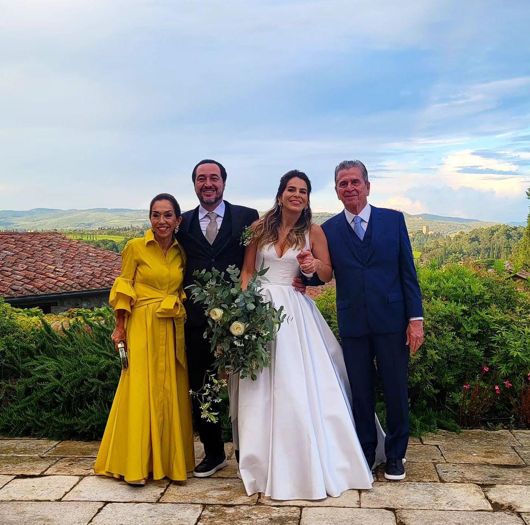 Amanda Távora e Vinicius Leite trocam alianças em encantadora cerimônia na Itália