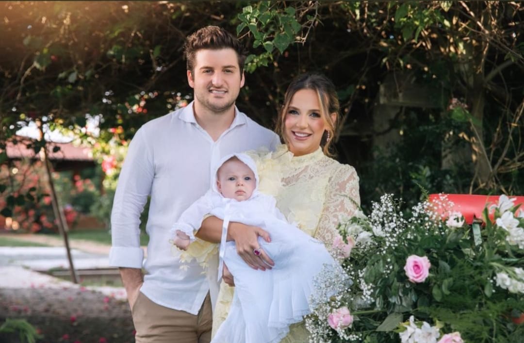 Fernanda Levy e Omar Macêdo batizam a herdeira Maria em Igreja na Fazenda Canhotinho