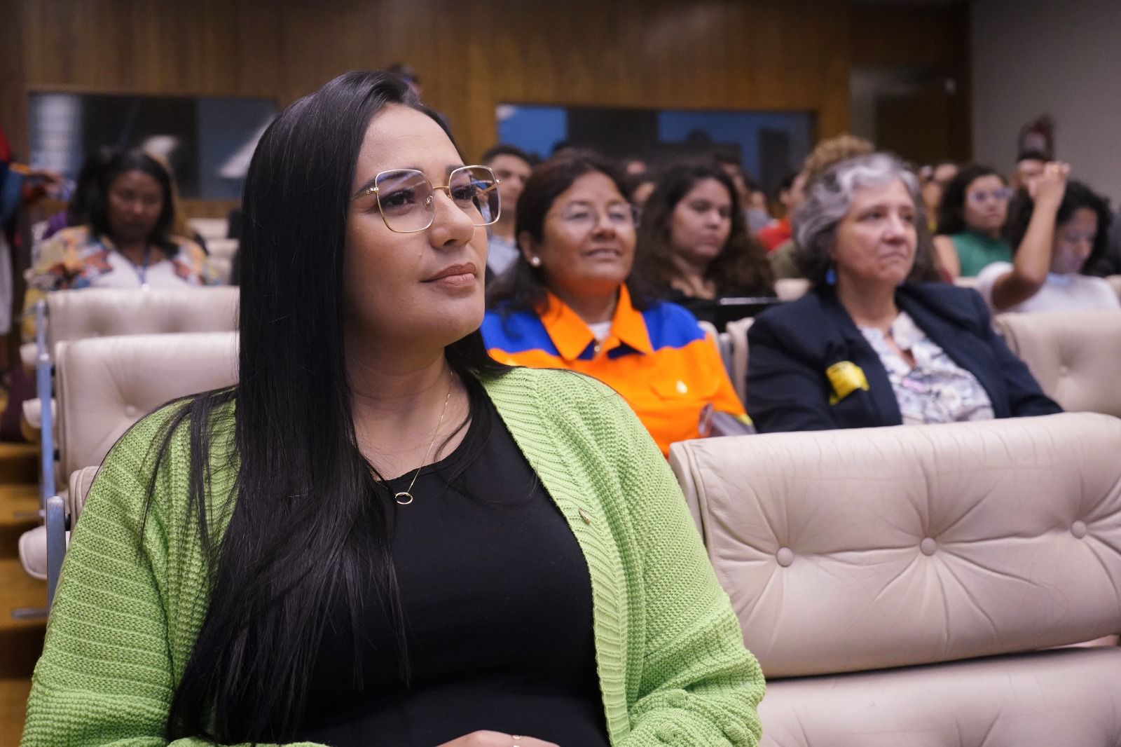 Comissão aprova projeto de Dayany Bittencourt que garante benefícios às empresas que contratarem Autistas ou seus responsáveis Comissão aprova projeto de Dayany Bittencourt que garante benefícios às empresas que contratarem Autistas ou seus responsáveis