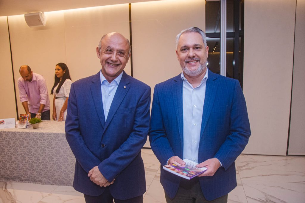 Yunare Marinho Targino E Julio Torres