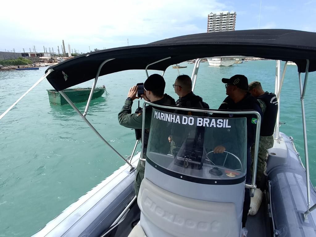Marinha do Brasil, IBAMA e PC-CE abordam barco pesqueiro e apreendem cerca de 10 toneladas de pescado irregular