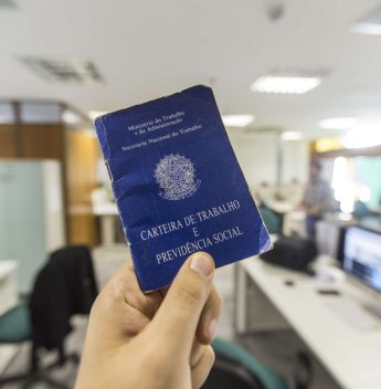 Brasil cria 85,9 mil postos de trabalho em abril