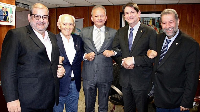 Paz selada: André Figueiredo pede licença e Cid Gomes assume presidência do PDT no Ceará Paz selada: André Figueiredo pede licença e Cid Gomes assume presidência do PDT no Ceará