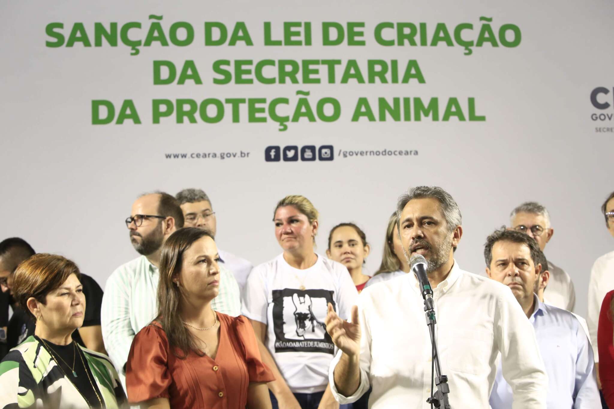 Elmano sanciona lei que cria Secretaria da Proteção Animal; Pasta segue sem secretário definido