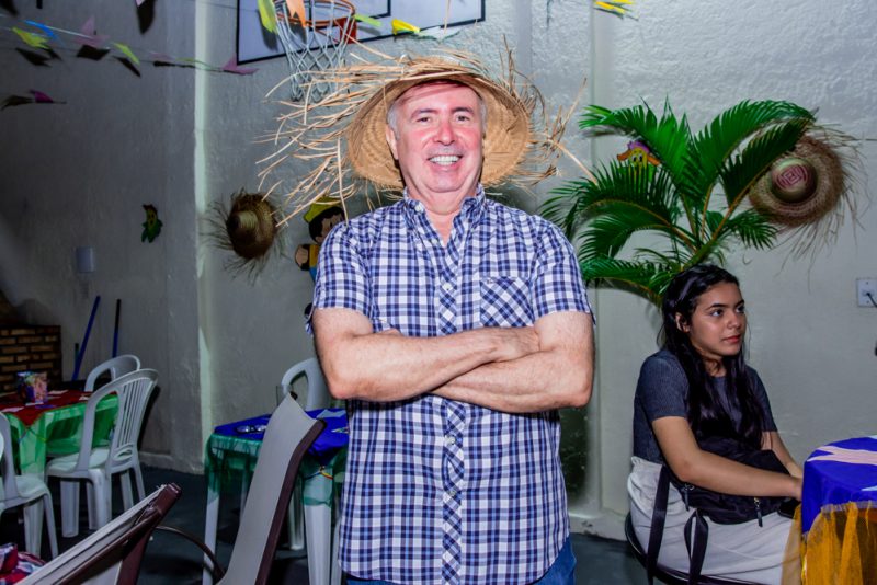 São João - Capitão Anderson Valença reúne amigos para um divertido arraiá em sua residência