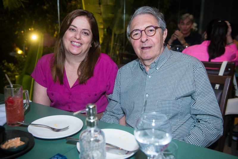 Música e gastronomia - Pipo Restaurante reúne apreciadores de boa música em noite de show com Milton Nunes