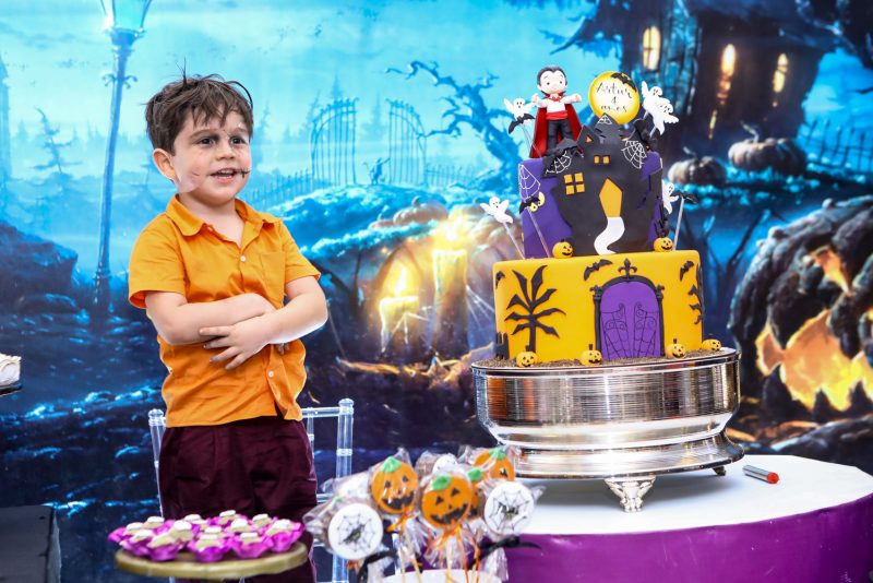 4 aninhos - Brincadeiras e muita diversão dão a tônica da sessão parabéns do pequeno Artur Da Fonte