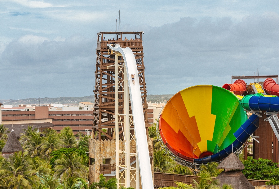 Beach Park promove meet & greet com jovens atrizes para fãs do seriado DPA