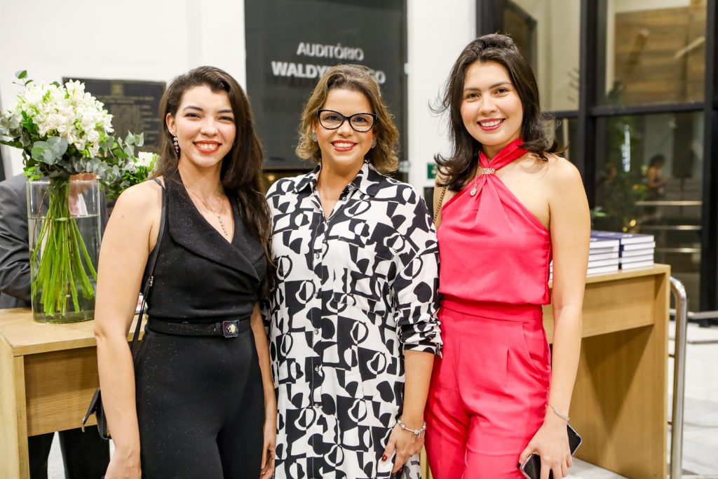 Camila Assunçao, Luciana Costa E Camila Lavour