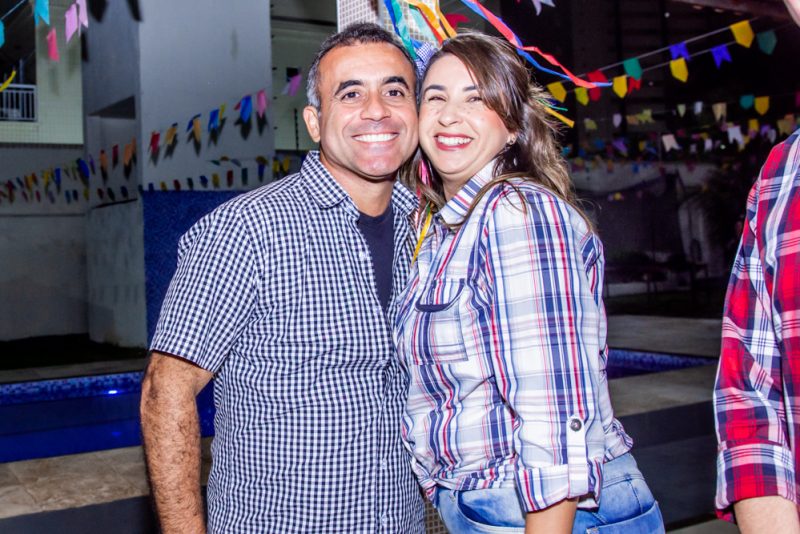 São João - Capitão Anderson Valença reúne amigos para um divertido arraiá em sua residência