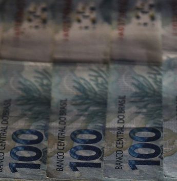 Governo avalia uso do FGTS para quitar dívidas, diz Durigan