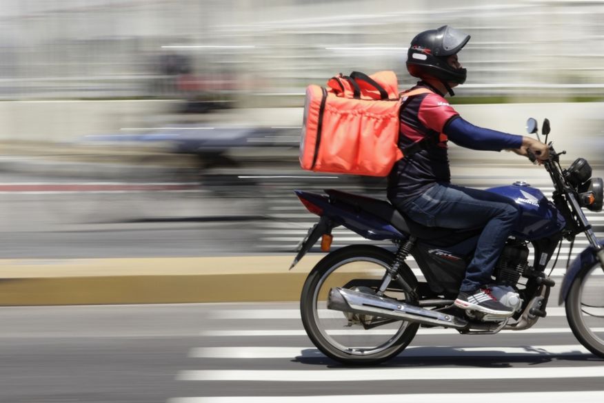 Élcio Batista sanciona lei que impede moradores de exigir entrega dentro de condomínios em Fortaleza