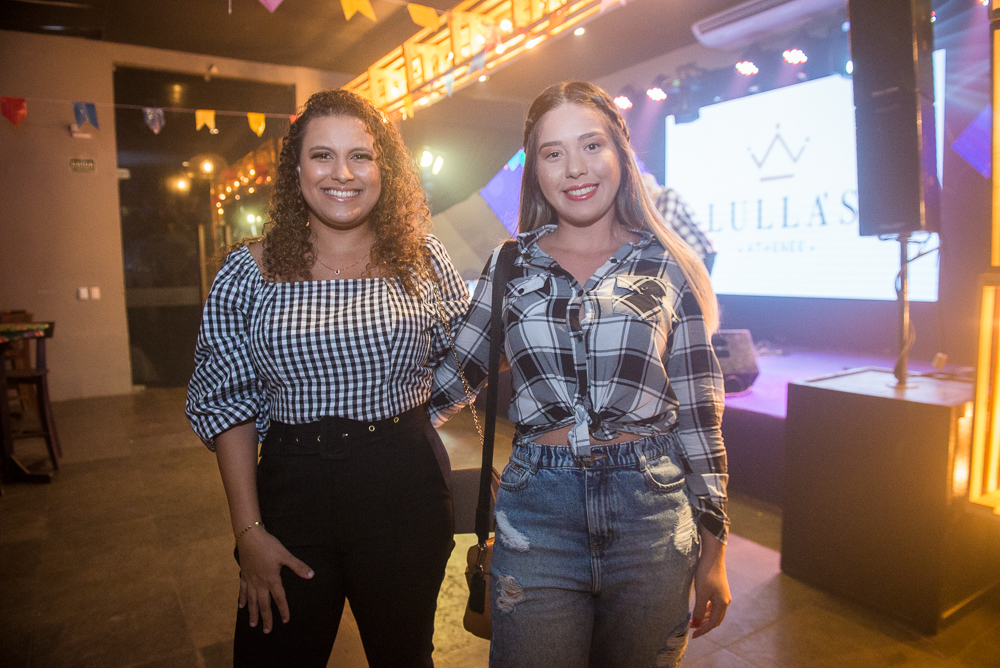 Estefany Valeska E Valeska Moura