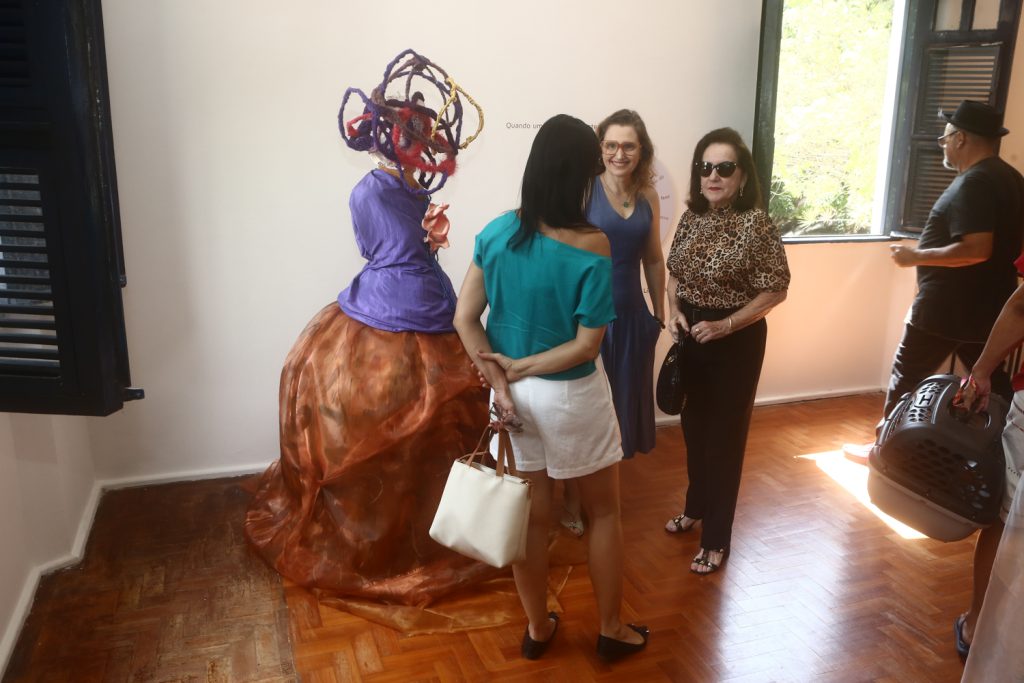 Exposiçã Oque Nos Ilumina (14)