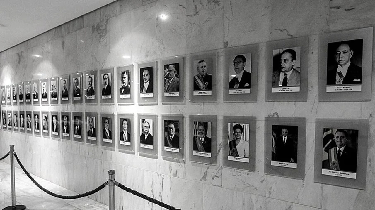 Planalto inicia a restauração da galeria de fotos dos ex-presidentes