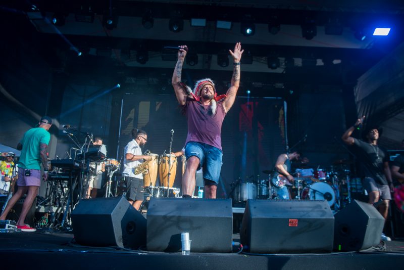 SIRIGUELLA COM FEIJÃO - Feijoada do Siriguella incendeia o Marina Park no sábado do Fortal 2023