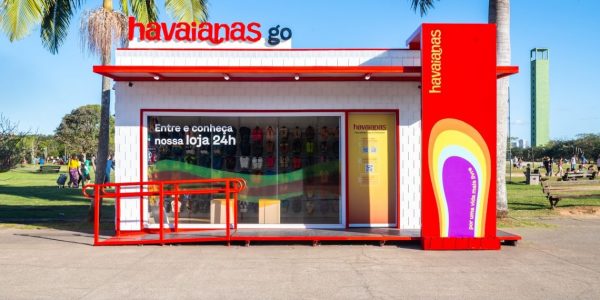 Havaianas inaugura primeira loja 100% digital, sem funcionários no atendimento