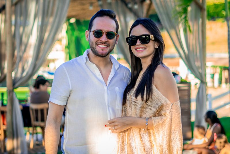 Happy Birthday - Mariana Albuquerque comemora aniversário no Iate Clube em clima de total descontração