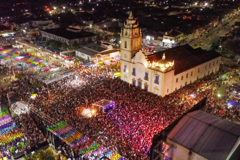 Tradição e folia - São João de Aracati faz história com a presença de multidão e apresentações de artistas renomados
