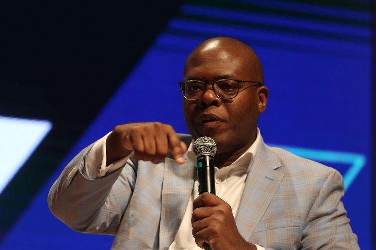 Governo Lula prepara plano para população em situação de rua