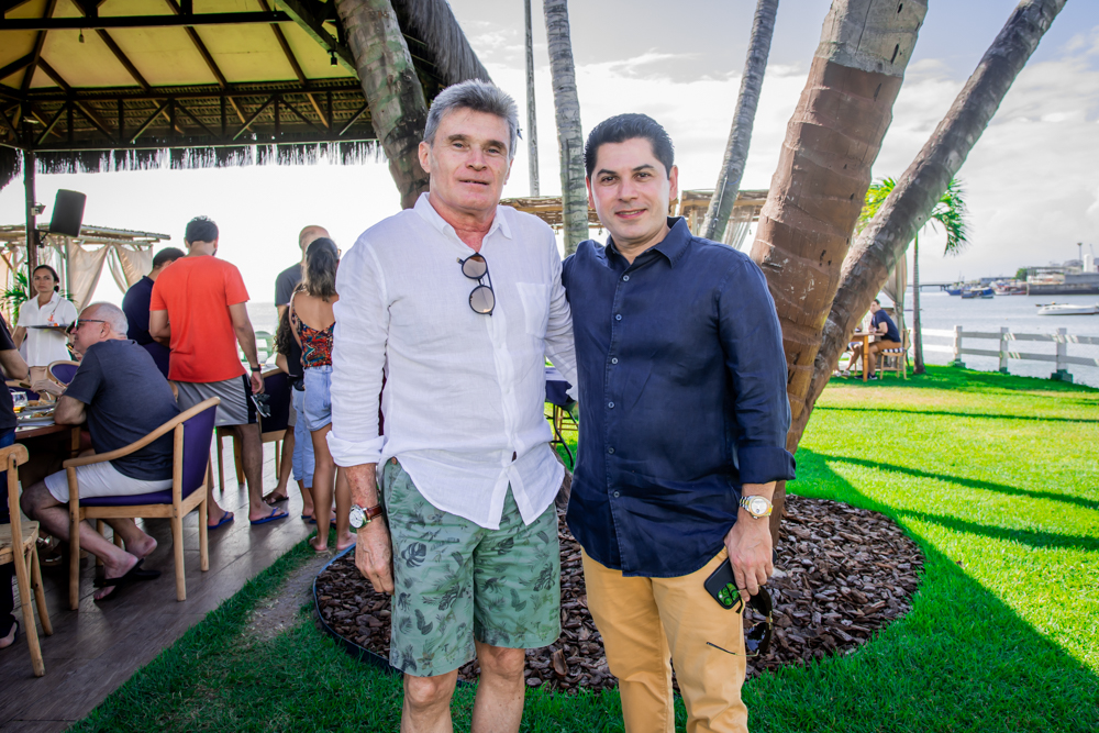 
				João Ricardo e Pompeu Vasconcelos 
				