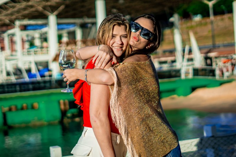 Happy Birthday - Mariana Albuquerque comemora aniversário no Iate Clube em clima de total descontração