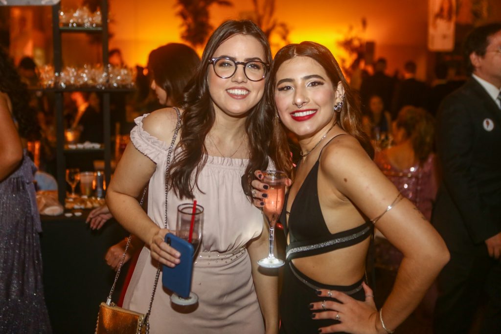 Larissa Macedo E Mariana Androni