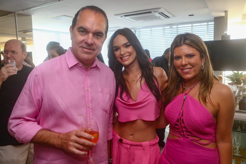 Mimo Folia - Leo e Marina Albuquerque armam uma animada festa no seu elegante apartamento em pleno sábado de Fortal